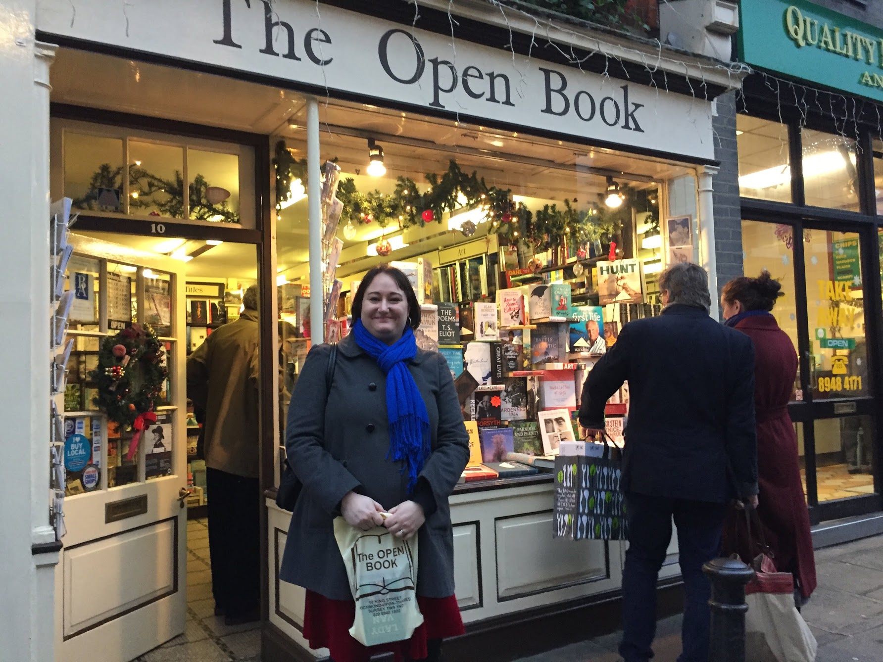 Jag utanför lokal bokhandel i London 2014.