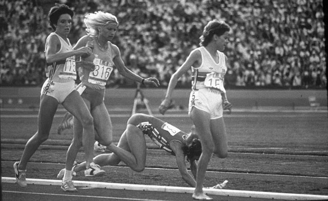 Zola Budd och Mary Decker på finalen 3000 m i OS 1984