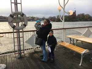 Jag med mina barn på Gröna Lund. Oktober 2017.